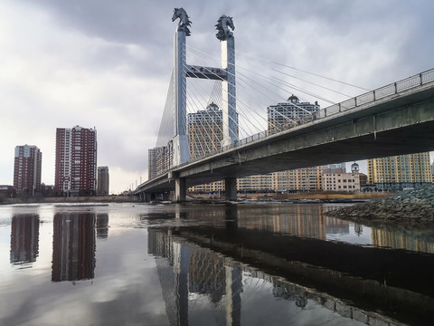 城市跨河斜拉大桥