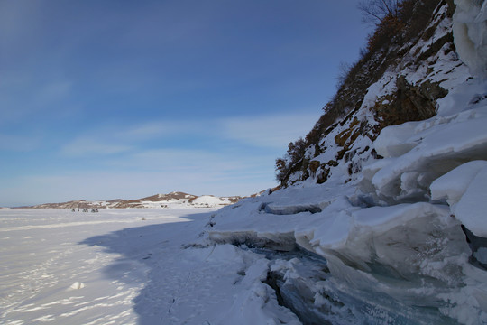 东北冬景雪景蓝天山川冰面沉陷