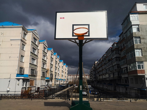 广场篮球架