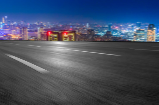 高速公路和城市夜景