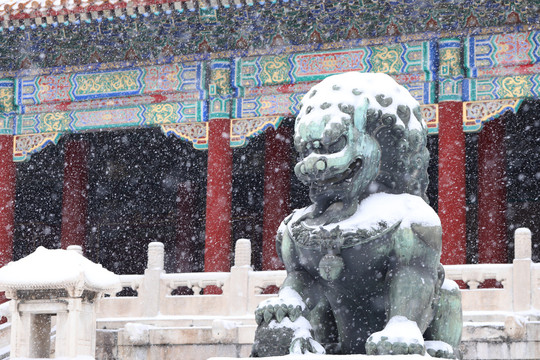 故宫太和门铜狮子雪景