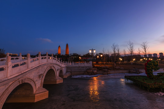 中国山西太原市永祚寺双塔风光