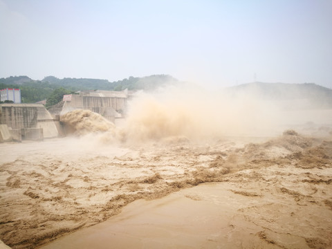 小浪底水库开闸放水