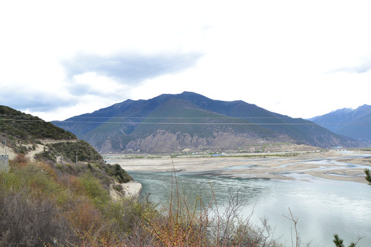 雅鲁藏布江风景