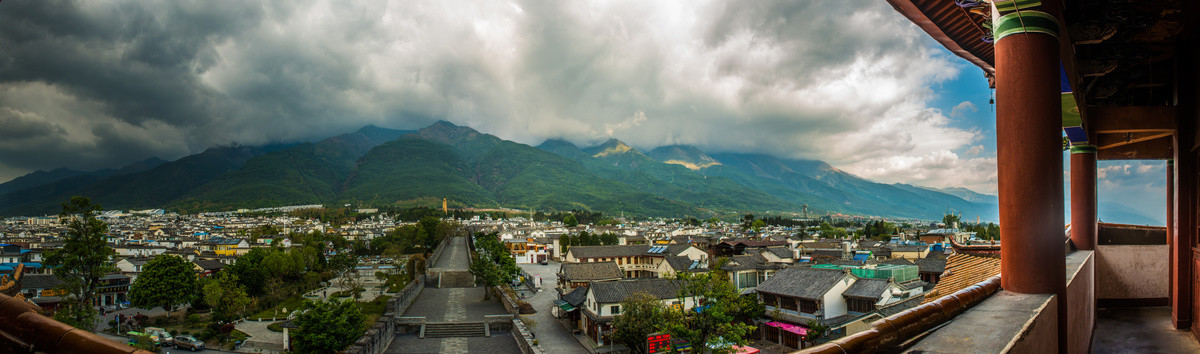 大理古城楼五华楼鸟瞰古城全景