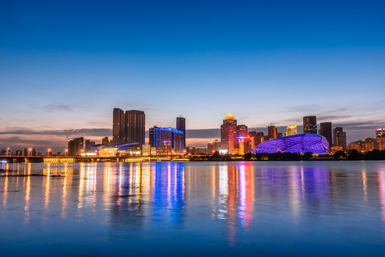 中国辽宁沈阳五里河公园夜景