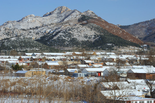 雪后的小山村