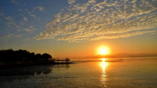 深圳湾海边夕阳