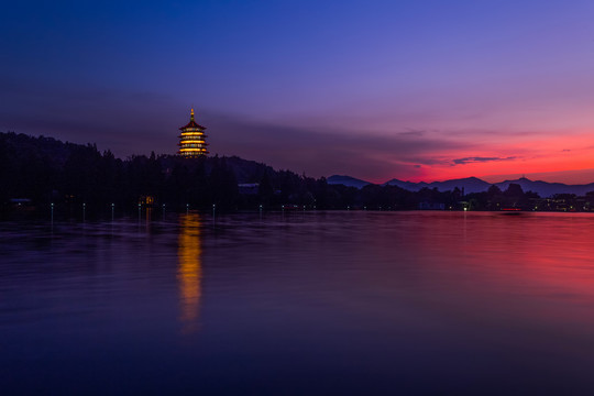 雷峰夕照