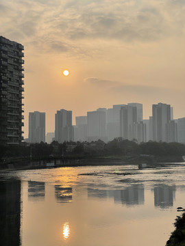 城市夕阳