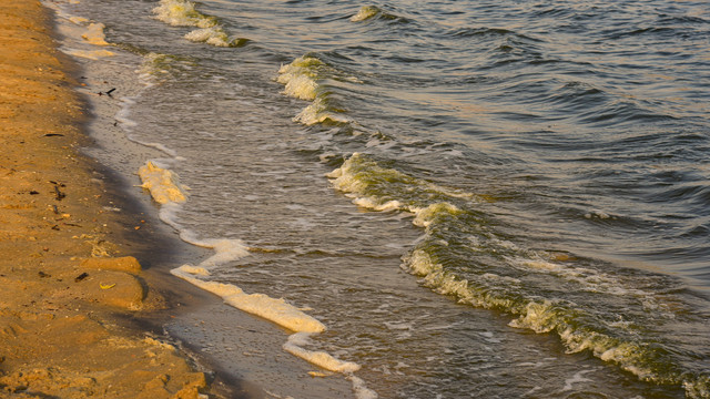 海浪涨潮浪花