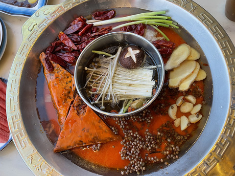 牛油鸳鸯锅