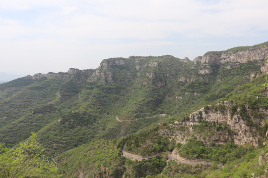 巍峨高山