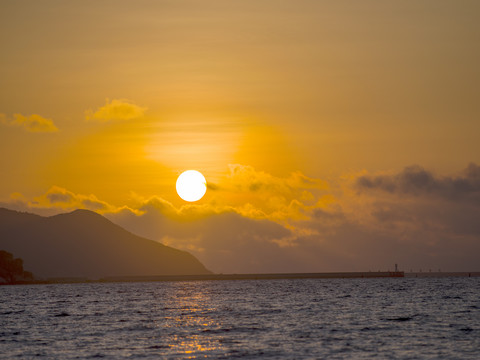 日出亚龙湾