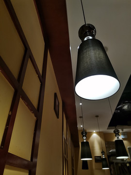 西餐厅吊灯及装饰