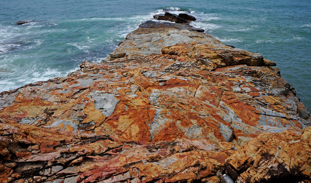 海中岩石
