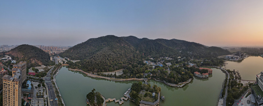 西樵山与听音湖全景