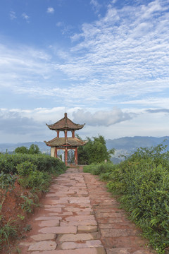 蓝天白云凉亭石板路茶山风光