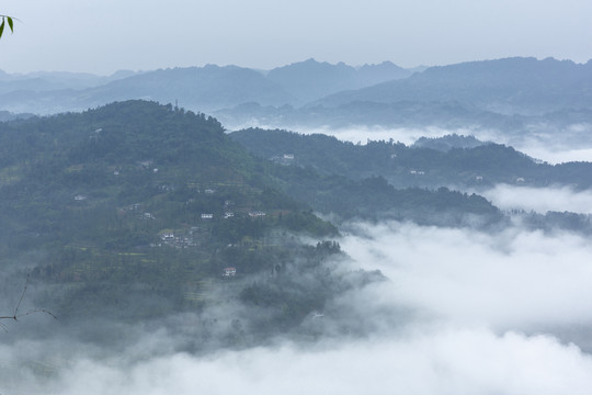 高山云海水墨仙境