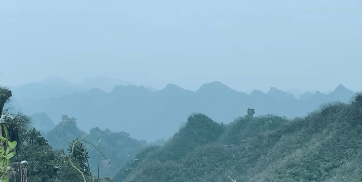 山峦水墨风景