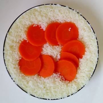 胡萝卜蒸米饭