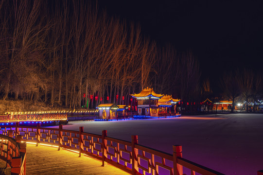 园林古船夜景