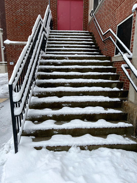 台阶护栏积雪