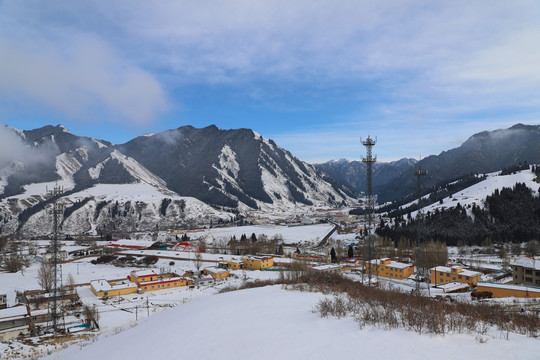 天山雪景