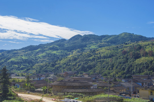 山里的土楼村