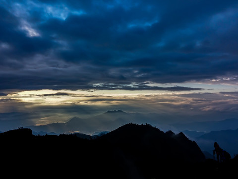 贡嘎雪山云海