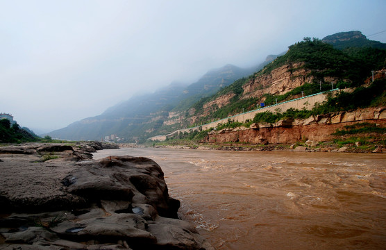 山西黄河岸边