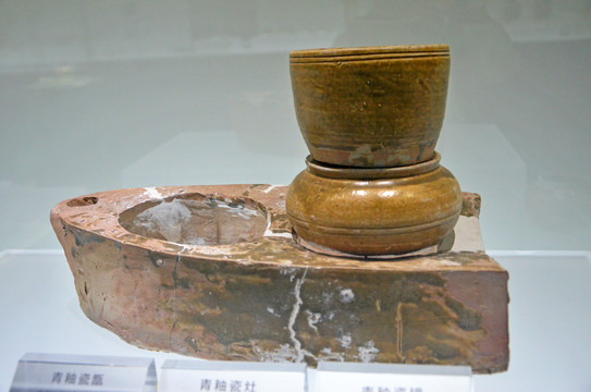 东汉青釉瓷灶