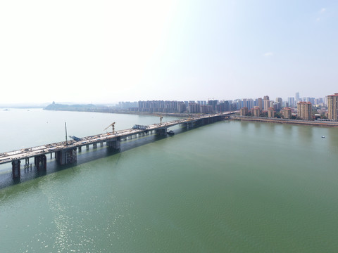 建设中的吉安赣江大桥