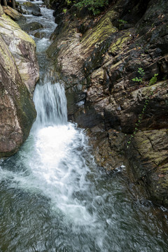 山涧溪流