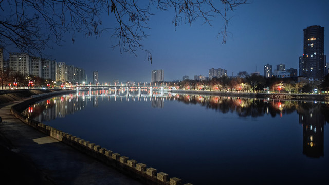 美丽的信阳市浉河夜景