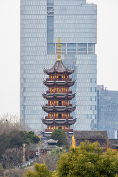 鸡鸣寺与紫峰大厦