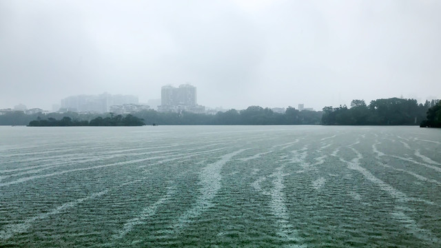 烟雨西湖