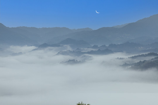 高山云海蓝天月亮水墨仙境