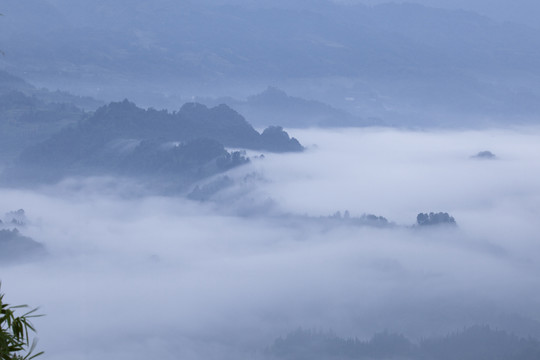 高山云海沟壑云雾缭绕