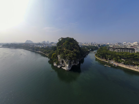 桂林漓江象鼻山全景图航拍