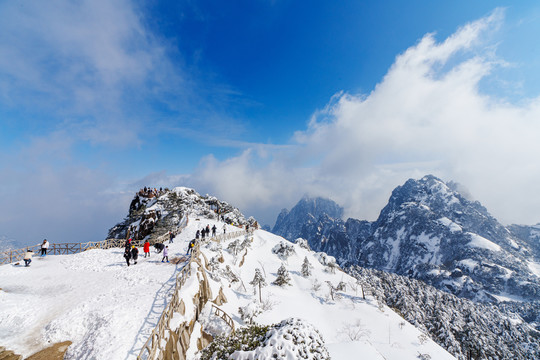 黄山光明顶雪景