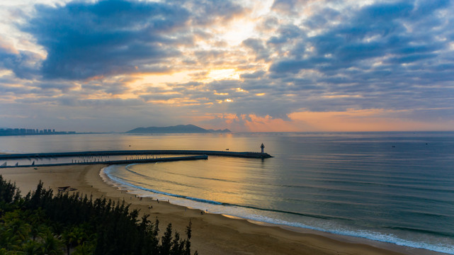 海南陵水清水湾灯塔日出