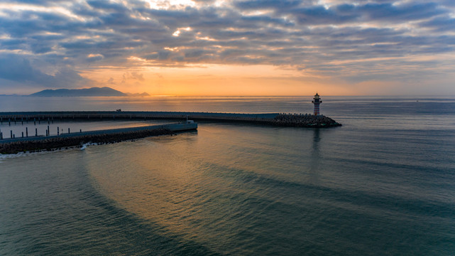 海南陵水清水湾灯塔日出