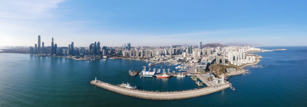 航拍青岛海岸线湾区风光全景