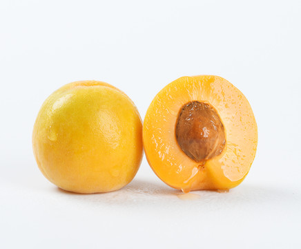 切开的黄杏