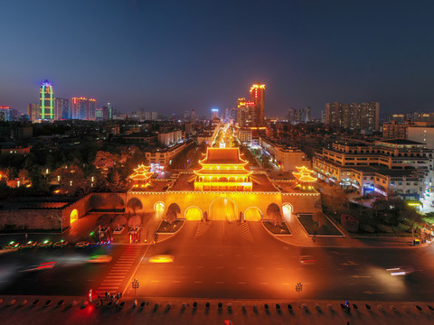 曲靖南城门夜景