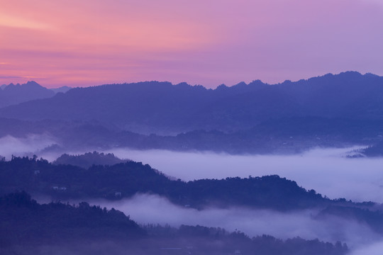 朝霞崇山峻岭云海