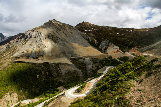 盘旋山路