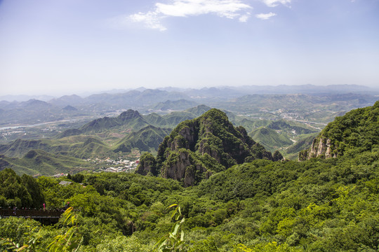 俯瞰狼牙山景区风光