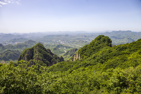 俯瞰狼牙山景区风光